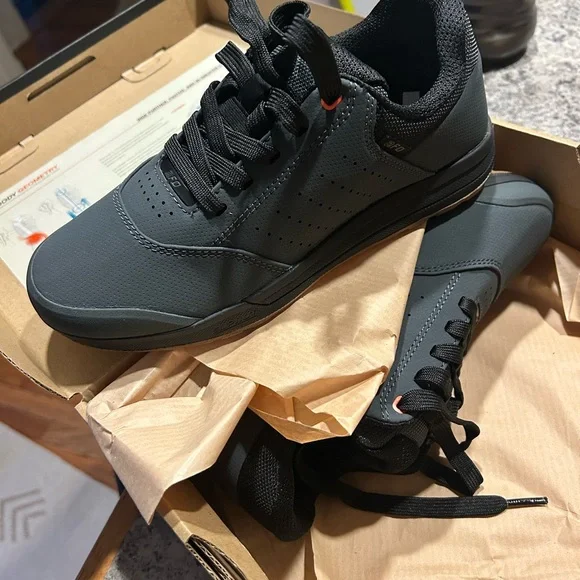 Specialized mountain bike shoes NIB. Too small and missed return window. - Picture 3 of 3